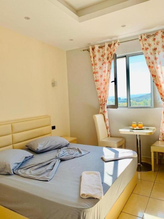 Hotel Sarda Deja's Ford ภายนอก รูปภาพ